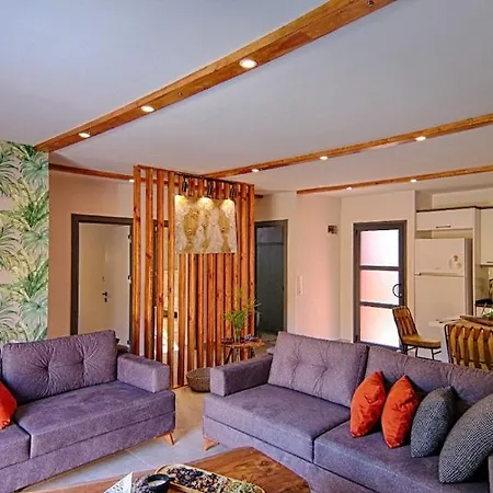 Villa Private Detached With Swimming Pool In Inlice,