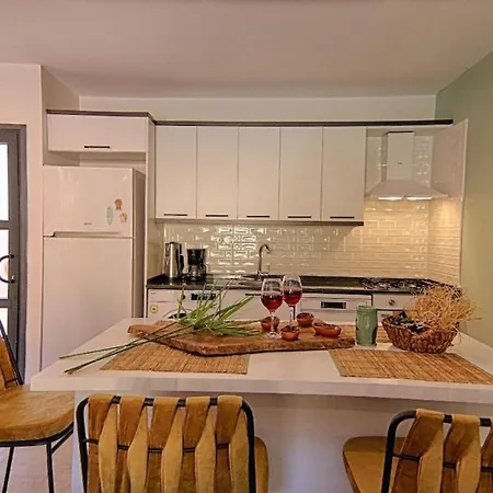 Private Detached With Swimming Pool In Inlice, Villa *