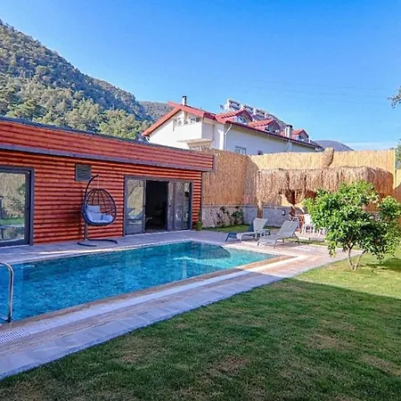 Villa Private Detached With Swimming Pool In Inlice,