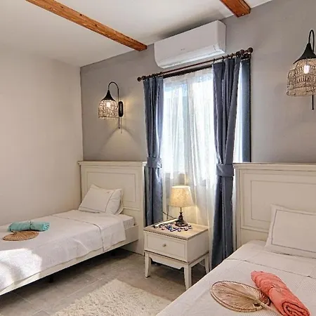 Villa Private Detached With Swimming Pool In Inlice,