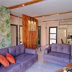 Private Detached With Swimming Pool In Inlice, Villa *