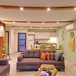 Private Detached With Swimming Pool In Inlice, Villa